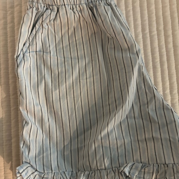 H&M Ruffle Shorts (Girls) - Picture 2 of 2